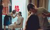 除了气球,拉花,可以装饰婚礼房间的小东西是什么?