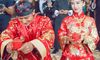Xiuhe西装戴着什么?如果你去门穿婚纱?