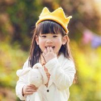 令人惊叹的女婴儿名称被选中,你如何关注女婴的名字?