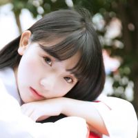 容易害羞，与陌生人交谈会脸红