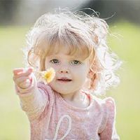 2022年,在萧蜀出生的女孩,五行缺乏金,具有内涵的名称。