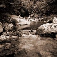 八字纳音五行分析:涧下水