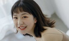 重新组织句子和增加细节: