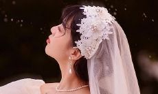 如何寻找有效的方法来维持跨越地域的恋爱关系,以克服由缺乏身体接触和时间分离带来的情感困难,并确保恋人之间保持深度联系而不会在相对距离中消散?